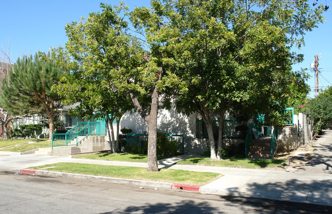 625 E Elk Ave in Glendale, CA - Building Photo - Building Photo