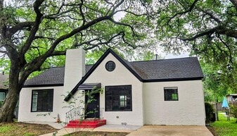 804 Hudgins St in Smithville, TX - Building Photo