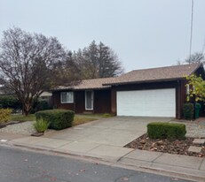 1759 Hooker Oak Ave in Chico, CA - Building Photo