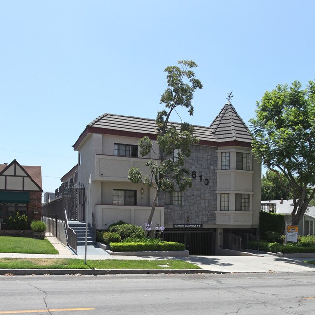 610 E Providencia Ave