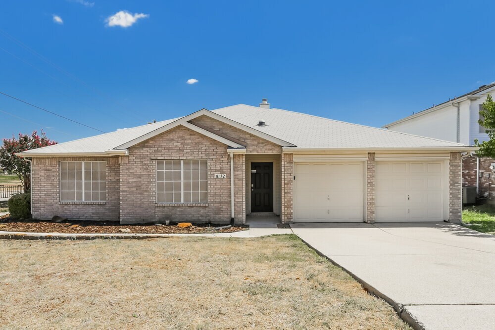 8132 Fox Chase Dr in Fort Worth, TX - Building Photo