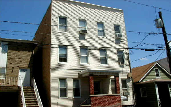 130 40th St in Union City, NJ - Building Photo - Building Photo