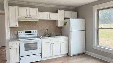 904 E Myrtle Ave in Johnson City, TN - Building Photo - Building Photo