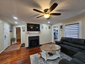 208 W Main St in Lawndale, NC - Foto de edificio - Building Photo