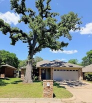 5611 Autumn Wheat Trail in Arlington, TX - Building Photo