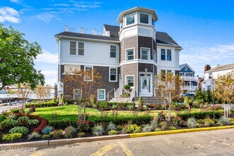 10 Via Ripa Wy in Sea Bright, NJ - Building Photo - Building Photo