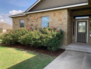 105 Fairway Ct in Bastrop, TX - Building Photo - Building Photo