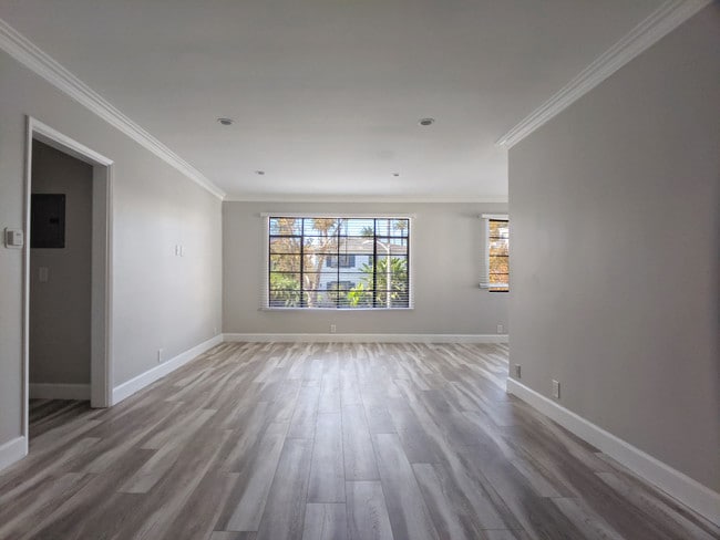 458 S Oakhurst Dr, Unit 1 in Beverly Hills, CA - Foto de edificio - Building Photo