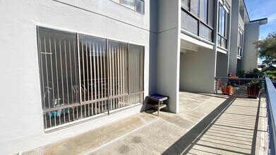 2 Commodore Dr in Emeryville, CA - Building Photo - Building Photo