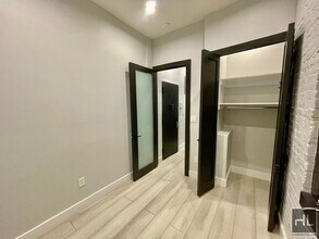 LeRoy Street in New York, NY - Building Photo - Building Photo