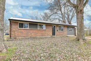 1204 S Main St in West Milton, OH - Building Photo