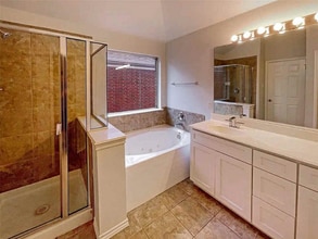 1207 Whitecreek Dr in Glenn Heights, TX - Building Photo - Building Photo