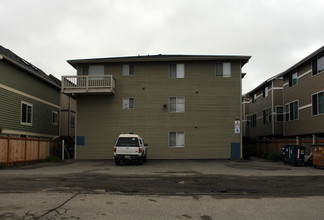 10510 Whitman Ave N in Seattle, WA - Foto de edificio - Building Photo