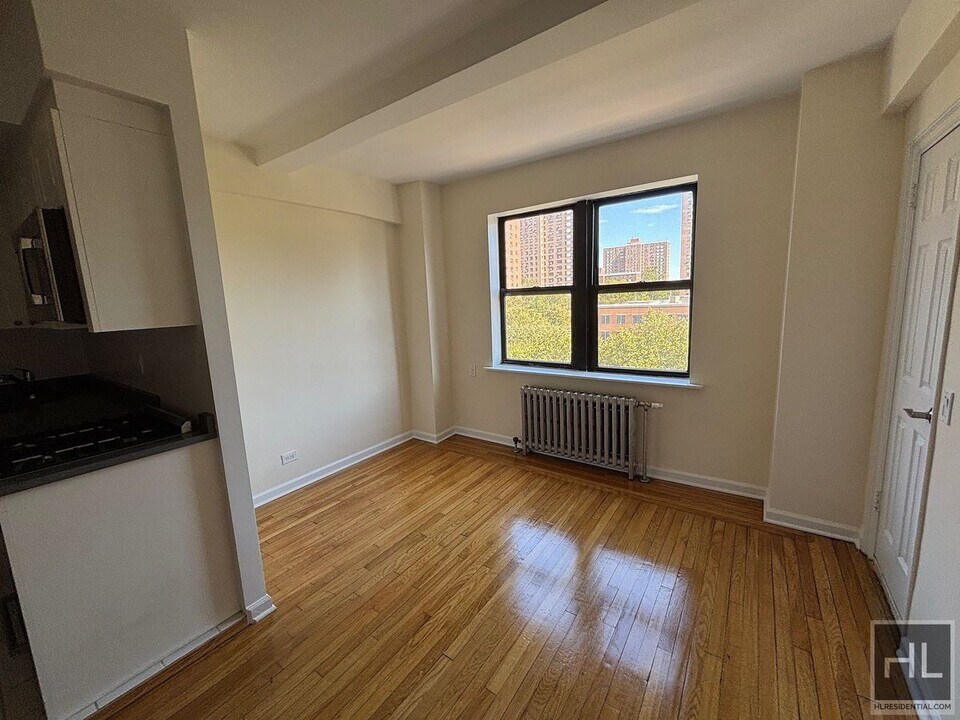 AMSTERDAM AVENUE in New York, NY - Building Photo