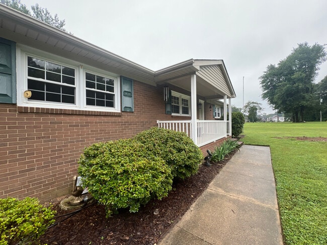1321 Glenwood Rd in Kernersville, NC - Building Photo - Building Photo