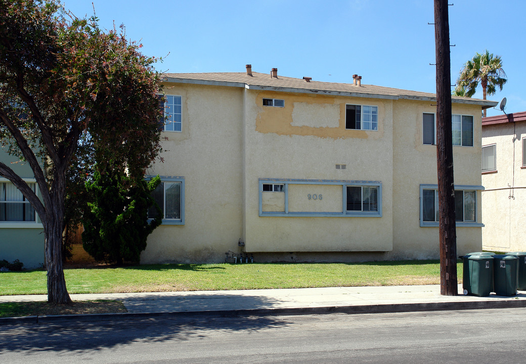 Imperial-906 in El Segundo, CA - Building Photo