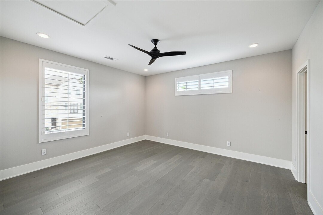 1015 E 27th St in Houston, TX - Building Photo
