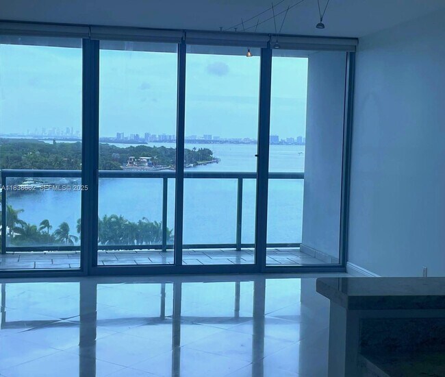601 NE 36th St in Miami, FL - Building Photo - Building Photo