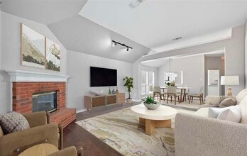 9045 Winding River Dr in Fort Worth, TX - Foto de edificio - Building Photo