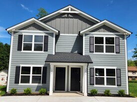 1216 12th St NE in Hickory, NC - Building Photo