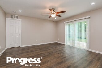 1390 Sarahs Landing Dr in Jacksonville, FL - Building Photo - Building Photo