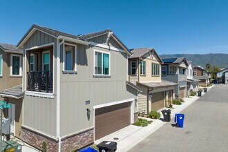 Cascade at Highland Park in Fontana, CA - Building Photo - Building Photo