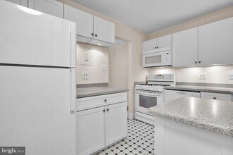 1439 Northgate Square in Reston, VA - Building Photo - Building Photo