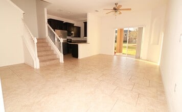 104 Masters Ln in Daytona Beach, FL - Foto de edificio - Building Photo