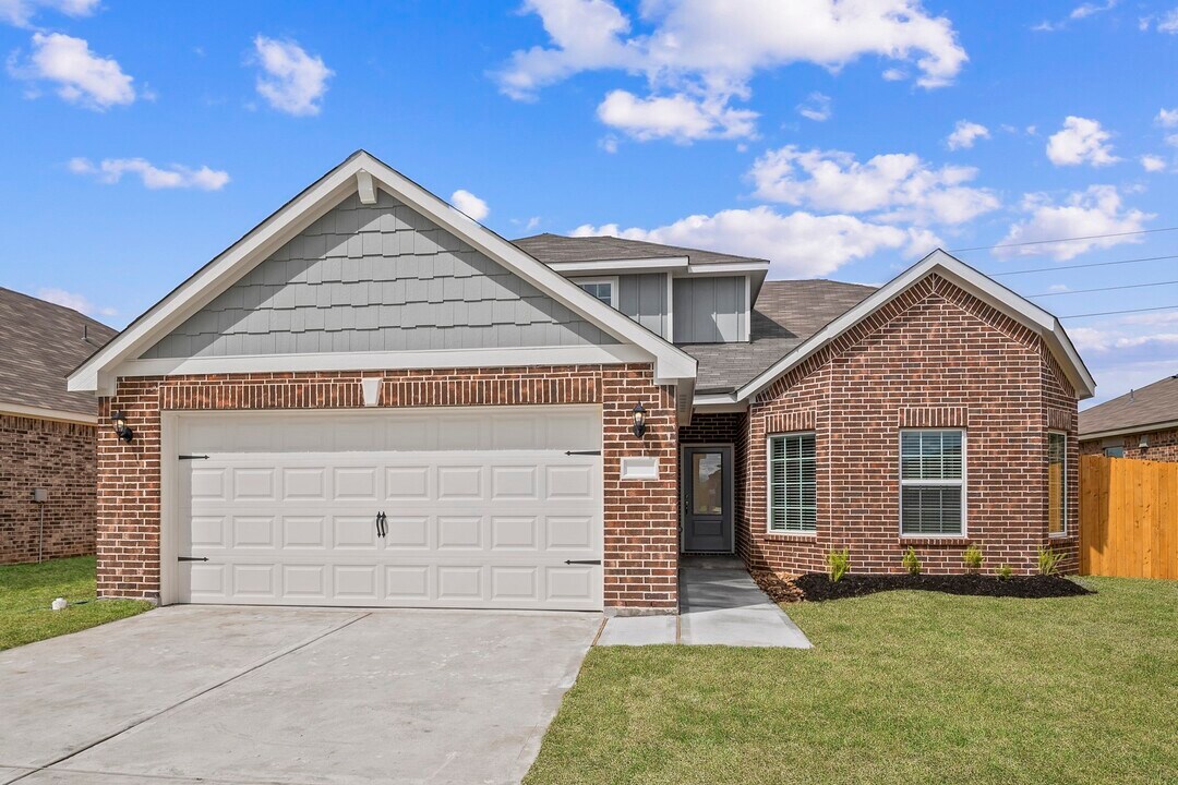 15695 Honey Cv Dr in Conroe, TX - Building Photo