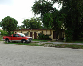 2056 NE 140th St in North Miami Beach, FL - Building Photo - Building Photo