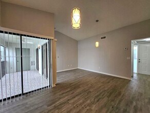 1024 S Independence Dr in Homestead, FL - Building Photo - Building Photo