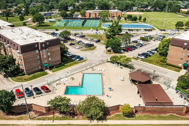 220 S Roselle Rd, Unit 220-27 in Schaumburg, IL - Building Photo - Building Photo