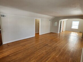 3950 N Downer Ave in Shorewood, WI - Foto de edificio - Building Photo