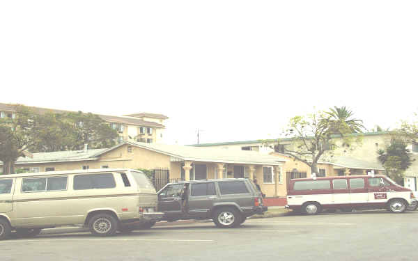 1750 Locust Ave in Long Beach, CA - Foto de edificio - Building Photo