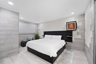 8743 Thomas Dr in Panama City Beach, FL - Foto de edificio - Building Photo