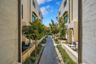 2927 Exposition Pl in Los Angeles, CA - Building Photo - Building Photo