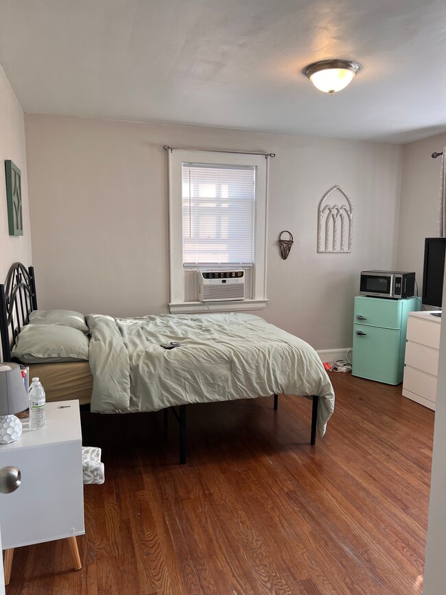 property at 1679 Andrew St N