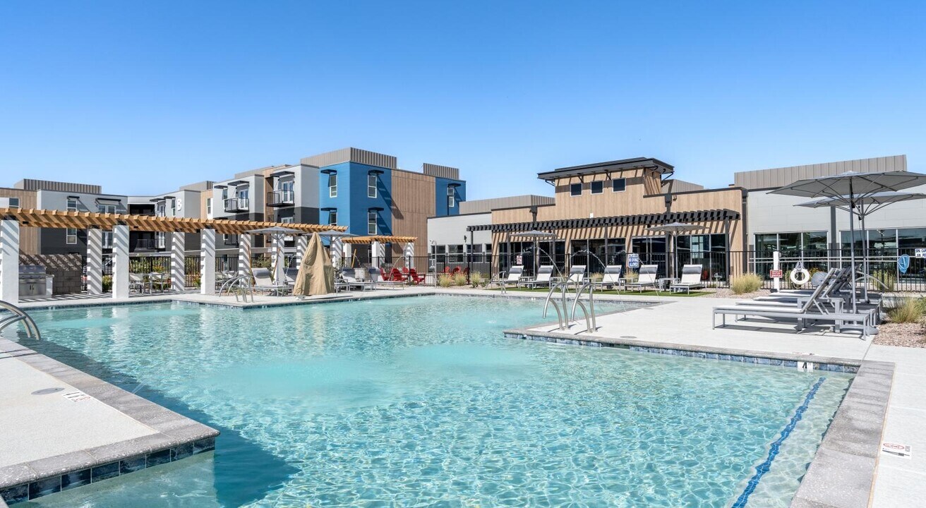 FLATZ 623 in Avondale, AZ - Foto de edificio