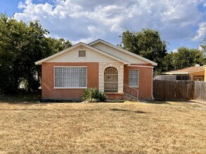 5638 Curzon Ave in Fort Worth, TX - Building Photo - Building Photo