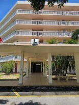 2905 Point E Dr in Aventura, FL - Building Photo