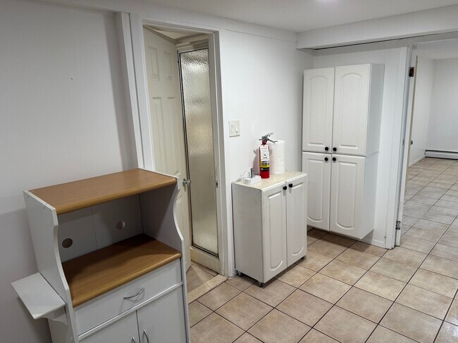 225 Travis Ave, Unit 1 LL in Elmont, NY - Foto de edificio - Building Photo