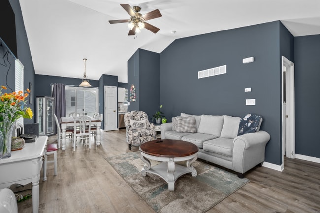 150 Roxbury Dr in O'Fallon, MO - Building Photo - Building Photo