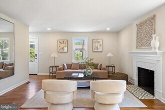 2108 S Dinwiddie St in Arlington, VA - Building Photo - Building Photo