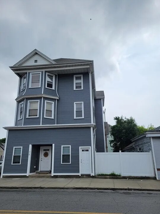 314 Dartmouth St, Unit 2 in New Bedford, MA - Foto de edificio