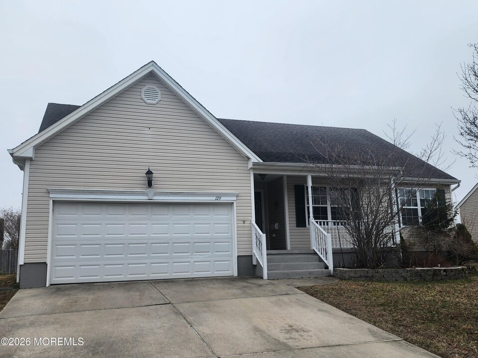 129 Lighthouse Dr in Little Egg Harbor Township, NJ - Building Photo