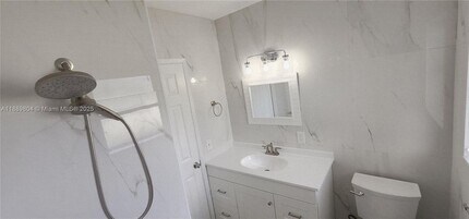 200 NW 9th St in Boca Raton, FL - Foto de edificio - Building Photo