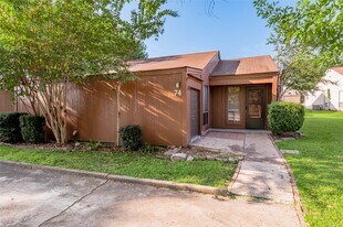 74 Westwood Dr W in Trinity, TX - Building Photo