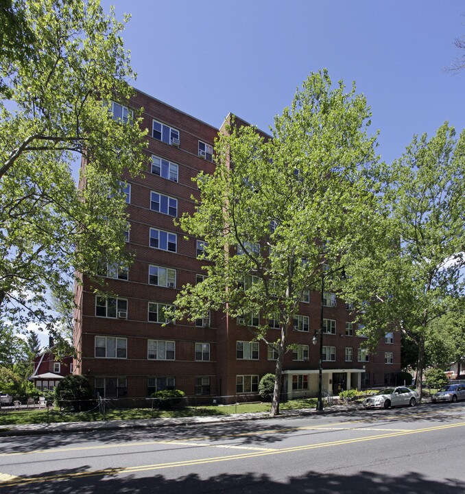 Hansberry Towers in Newark, NJ - Building Photo