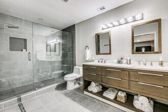 2519 Highwood Dr in Dallas, TX - Building Photo - Building Photo
