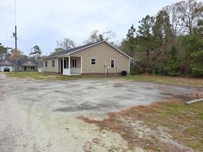151 Oyster Ln in Hubert, NC - Building Photo - Building Photo